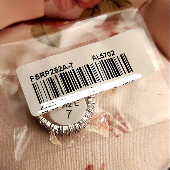 Fashion baguette CZ white/diamond 💎 color band size 7. - Picture 6 of 7